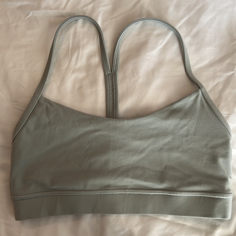 Lululemon size 4 Flow Y Nulu Bra